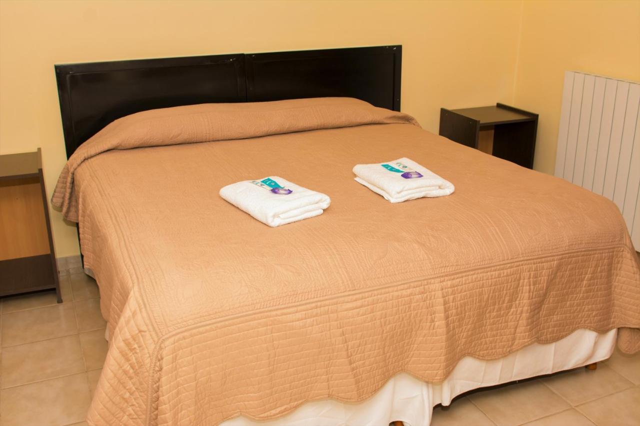 Hostel Pioneros Del Valle El Chalten Ngoại thất bức ảnh