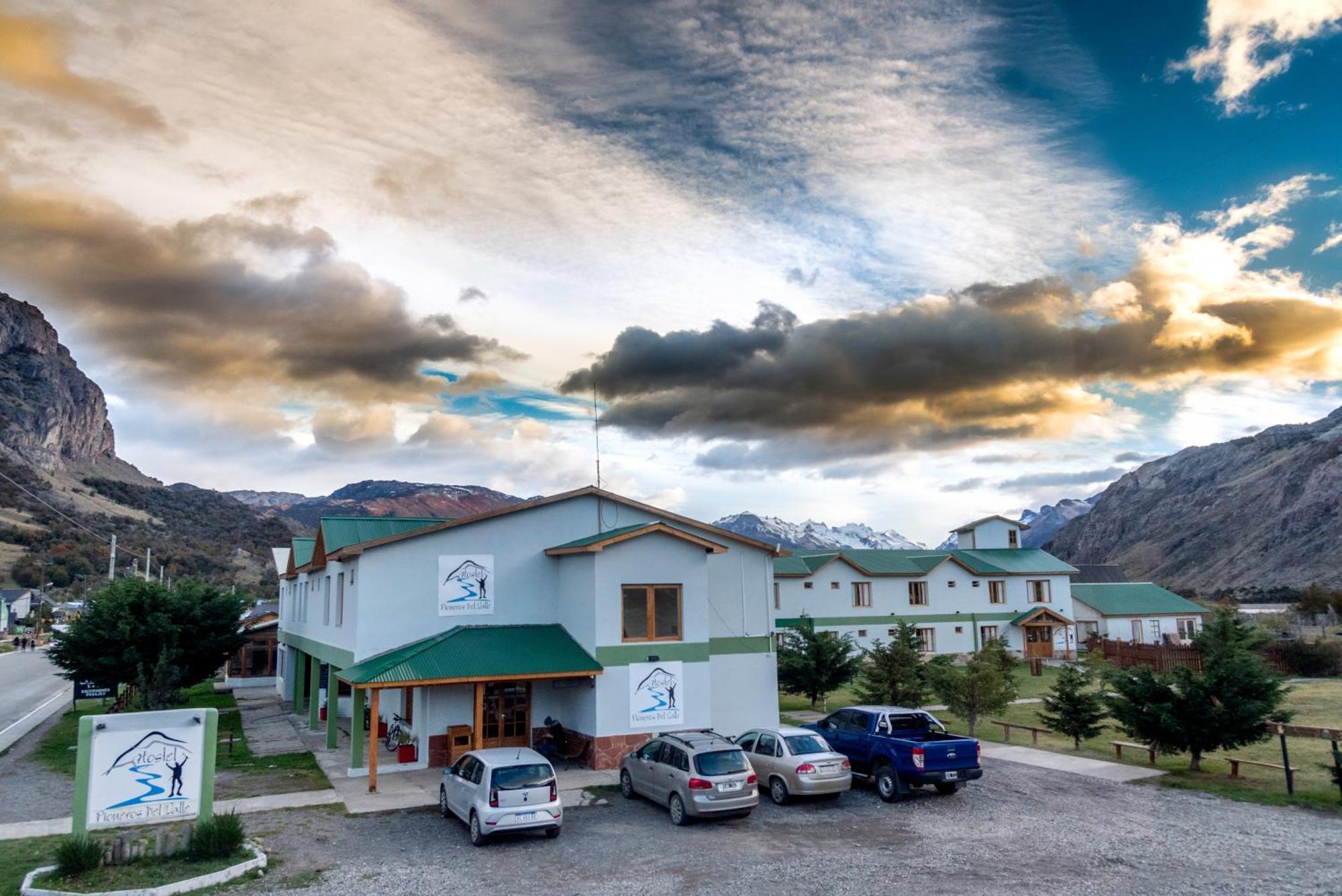 Hostel Pioneros Del Valle El Chalten Ngoại thất bức ảnh