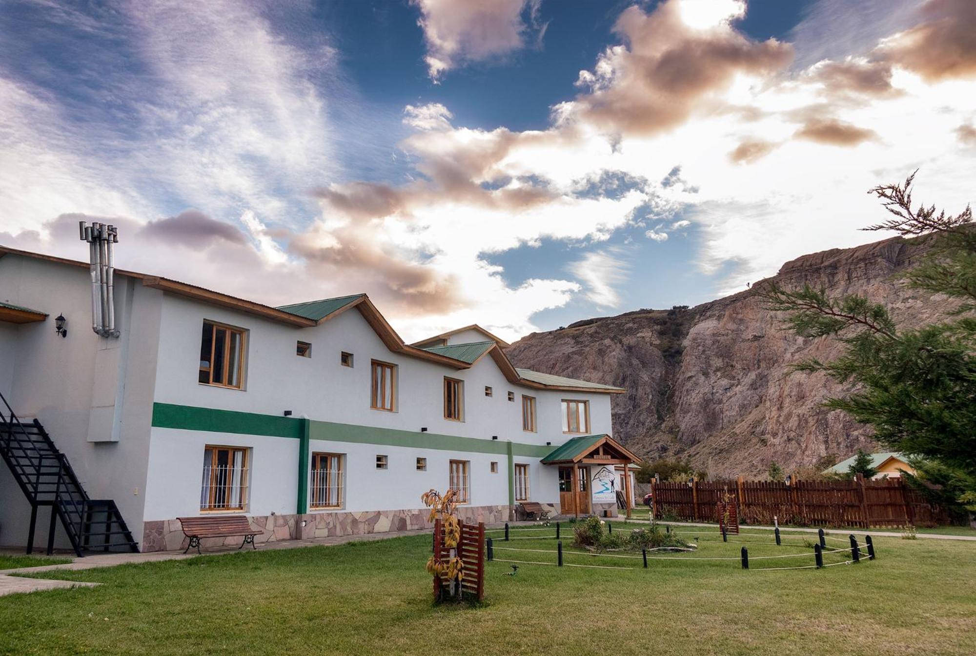 Hostel Pioneros Del Valle El Chalten Ngoại thất bức ảnh