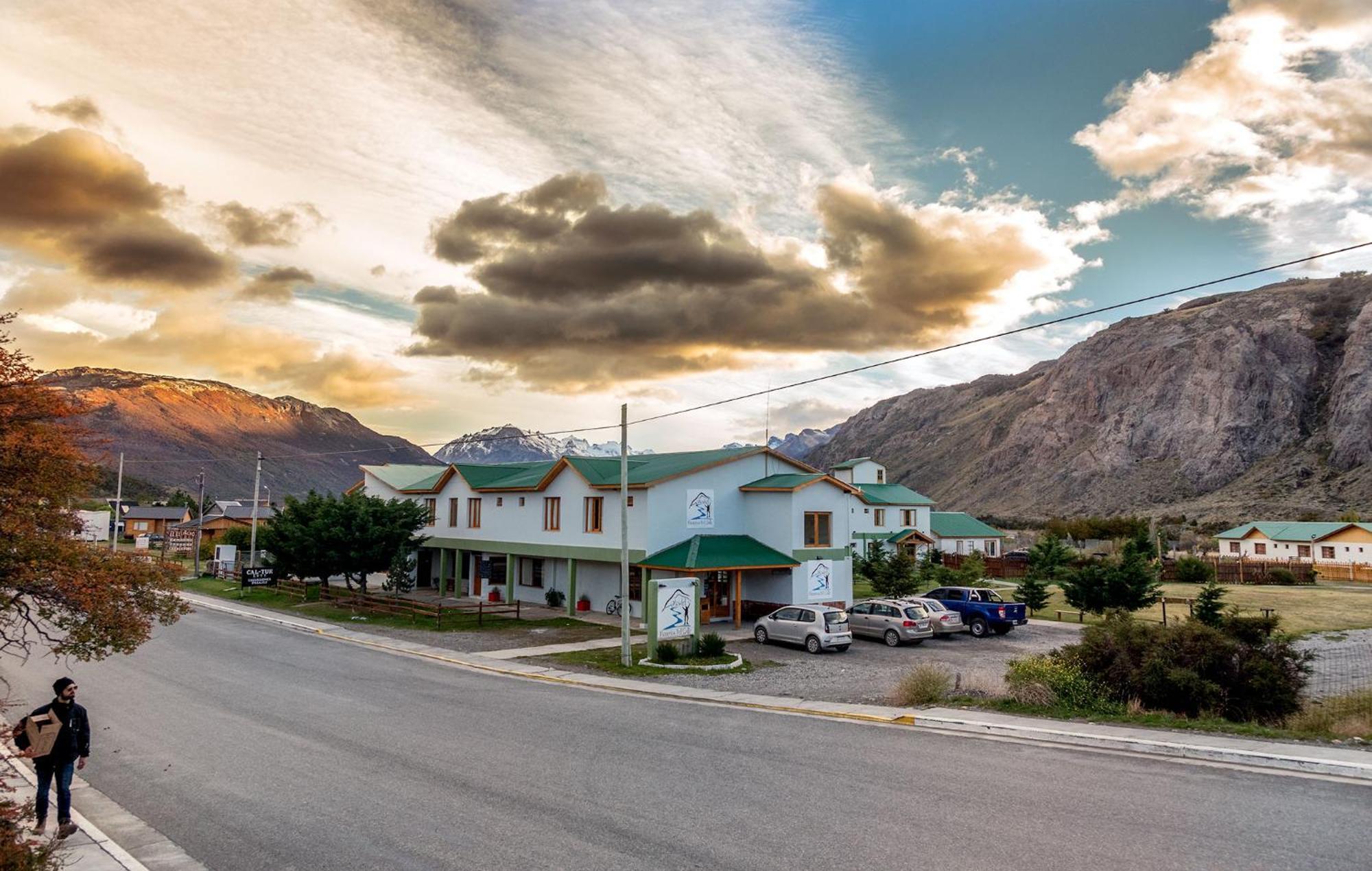 Hostel Pioneros Del Valle El Chalten Ngoại thất bức ảnh